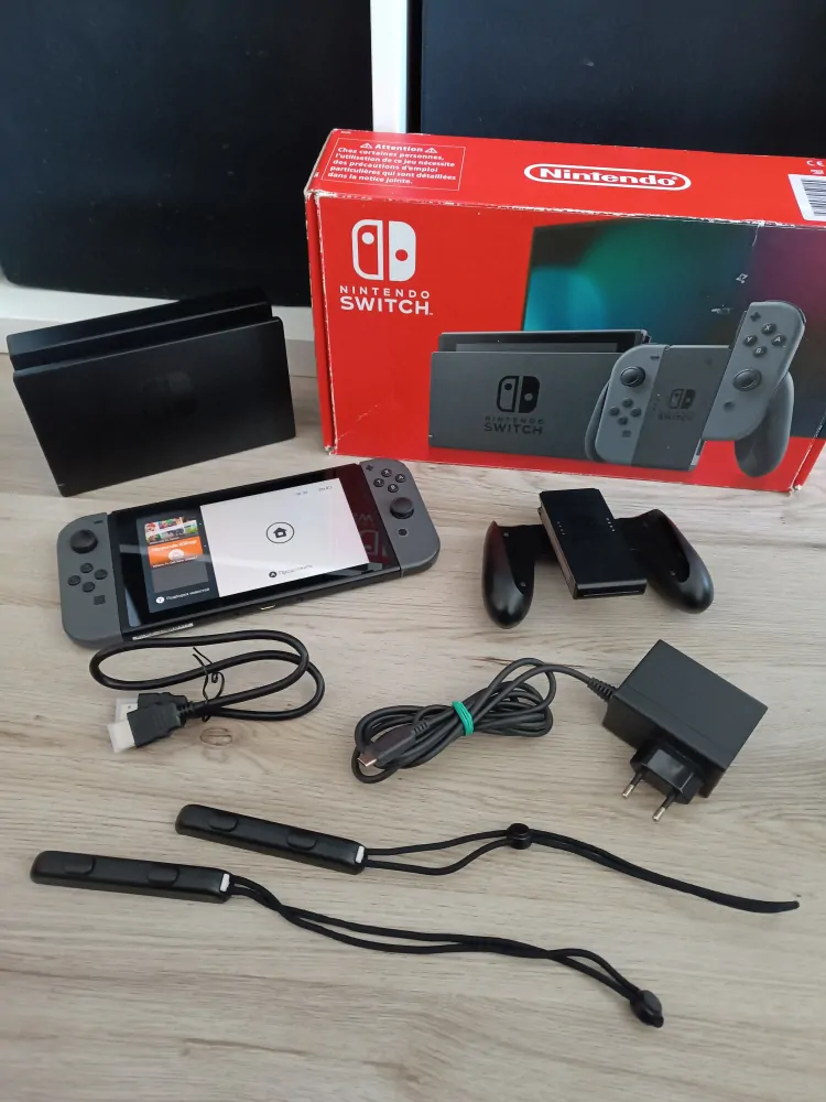 Herní konzole Nintendo Switch (SWITCH)